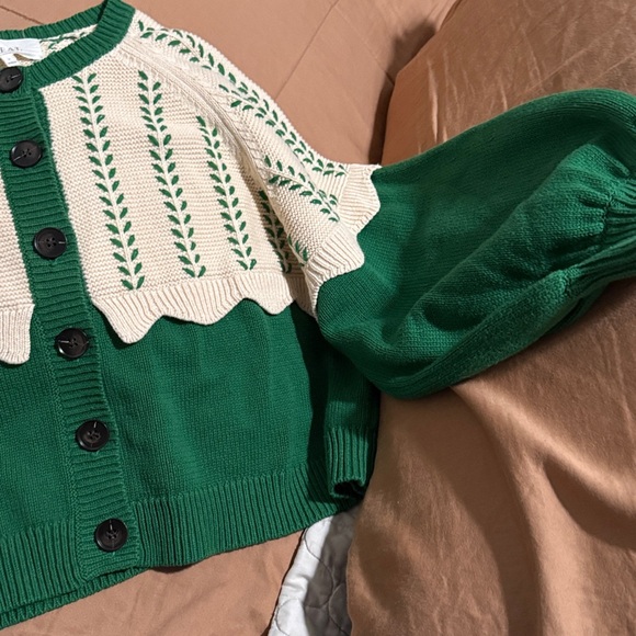 THE GREAT.
The Scallop Two-Tone Embroidered Cotton-
Blend Cardigan - Picture 7 of 13